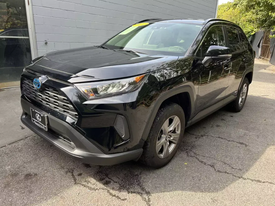 2022 Toyota RAV4 Hybrid LE photo 1