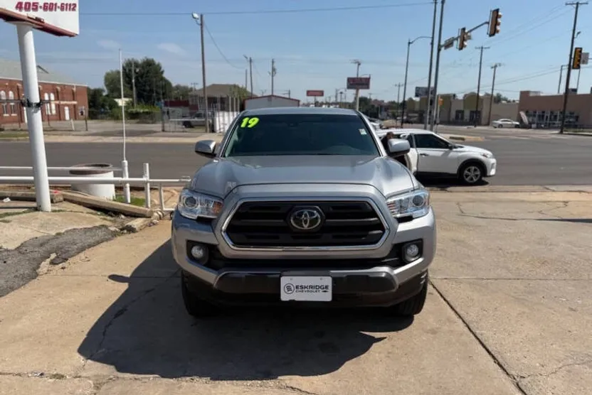 2019 Toyota Tacoma SR5 photo 1