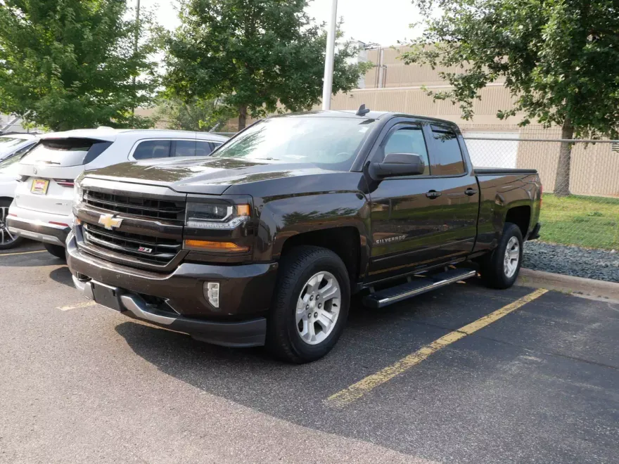 2018 Chevrolet Silverado 1500 LT photo 1