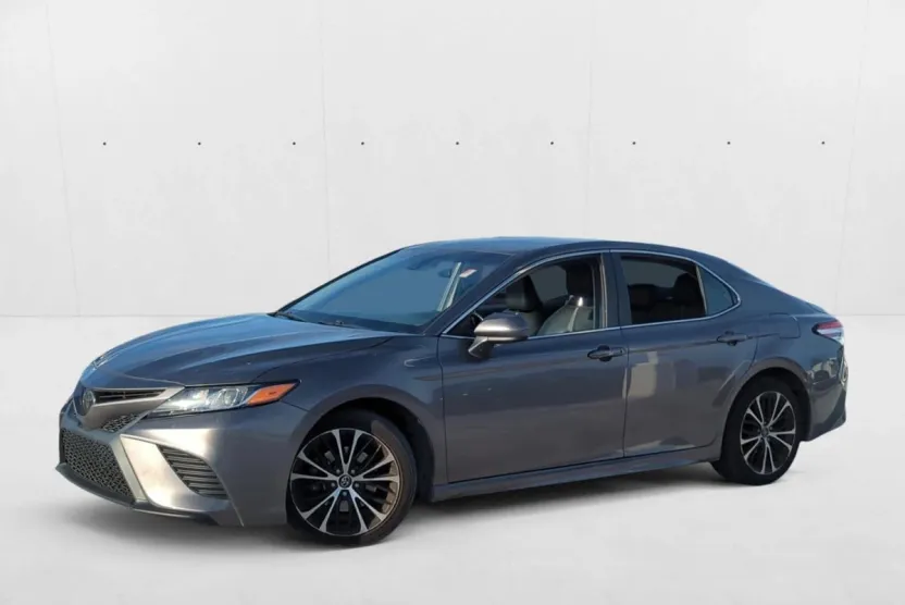 2020 Toyota Camry SE photo 1