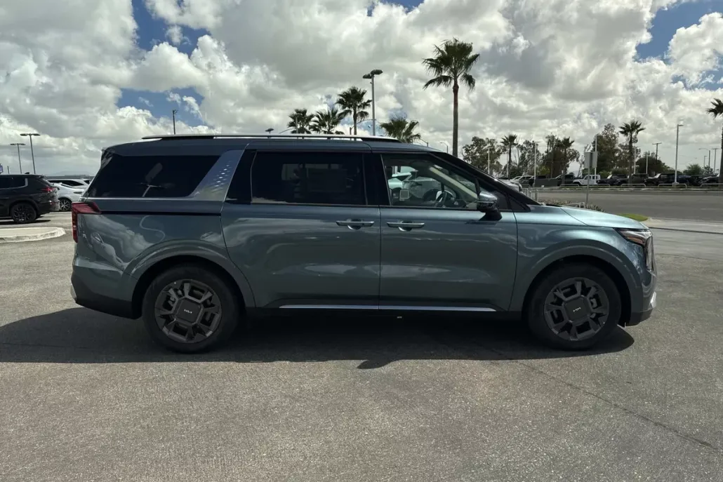 2026 Kia Carnival SX photo 1