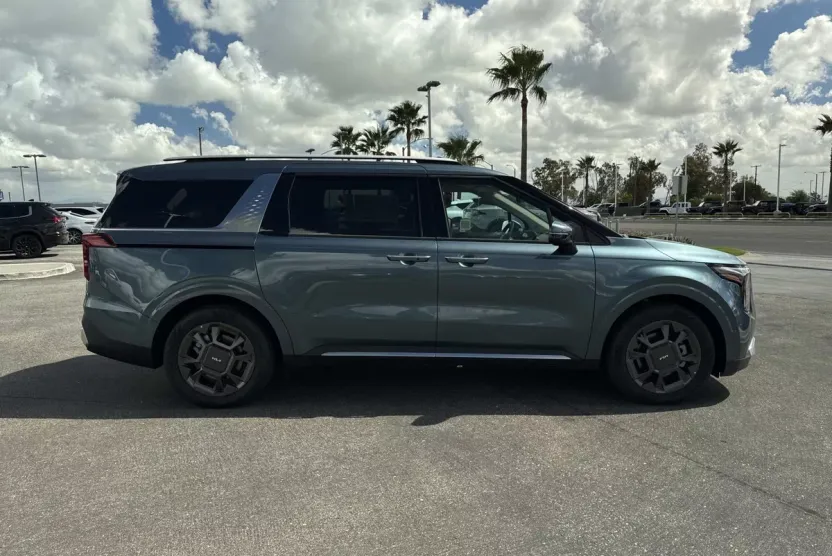 2026 Kia Carnival SX photo 1