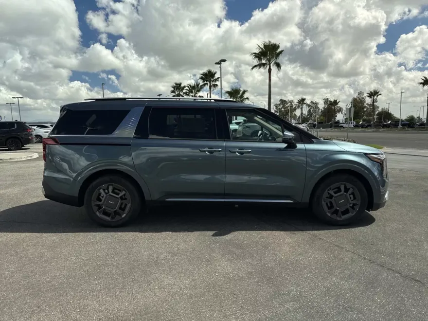 2026 Kia Carnival SX photo 1