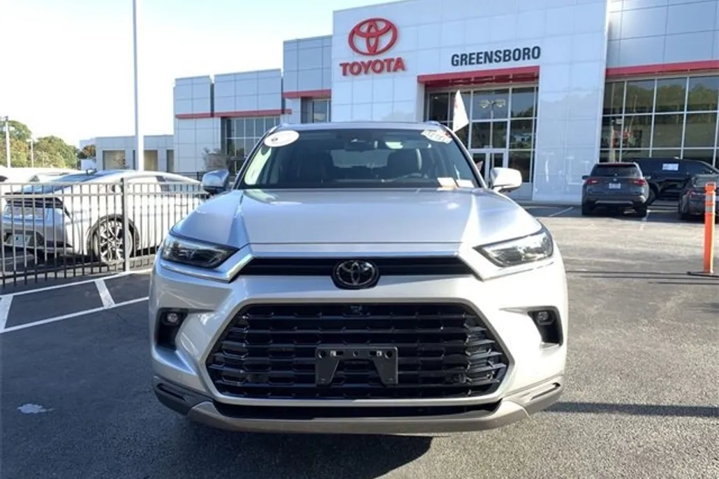 2024 Toyota Grand Highlander Platinum photo 1