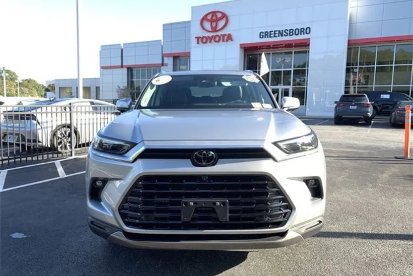 2024 Toyota Grand Highlander Platinum photo 1