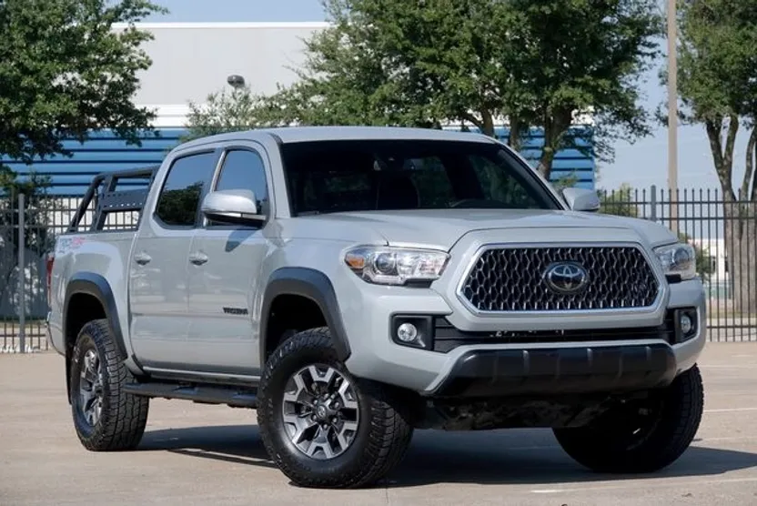 2019 Toyota Tacoma TRD Off-Road photo 1