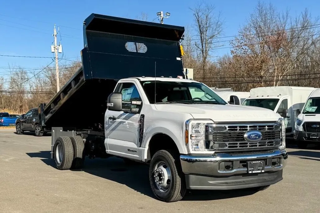 2024 Ford F-350 XLT photo 1