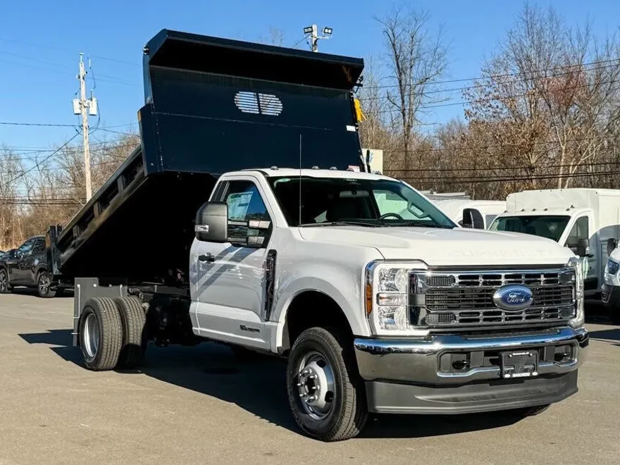 2024 Ford F-350 XLT photo 1