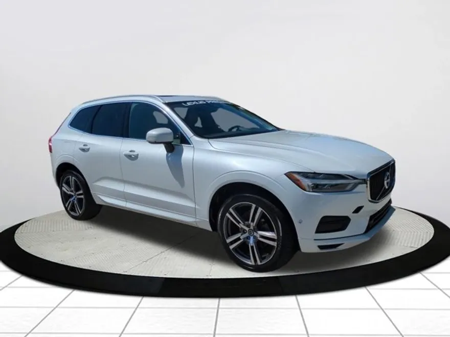 2019 Volvo XC60 T5 Momentum photo 1