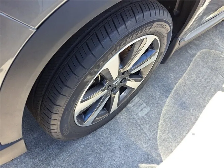 2025 Honda Pilot Touring photo 1