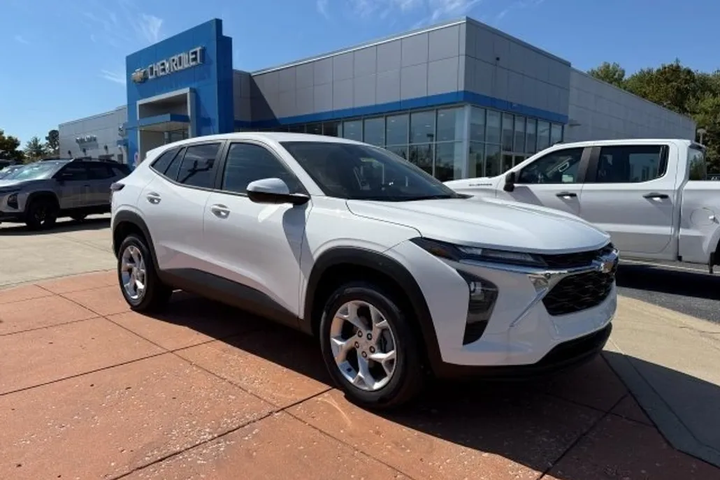 2026 Chevrolet Trax LS photo 1