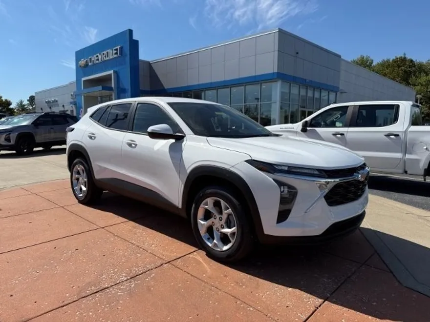 2026 Chevrolet Trax LS photo 1