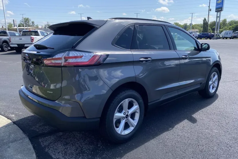 2024 Ford Edge SE photo 1