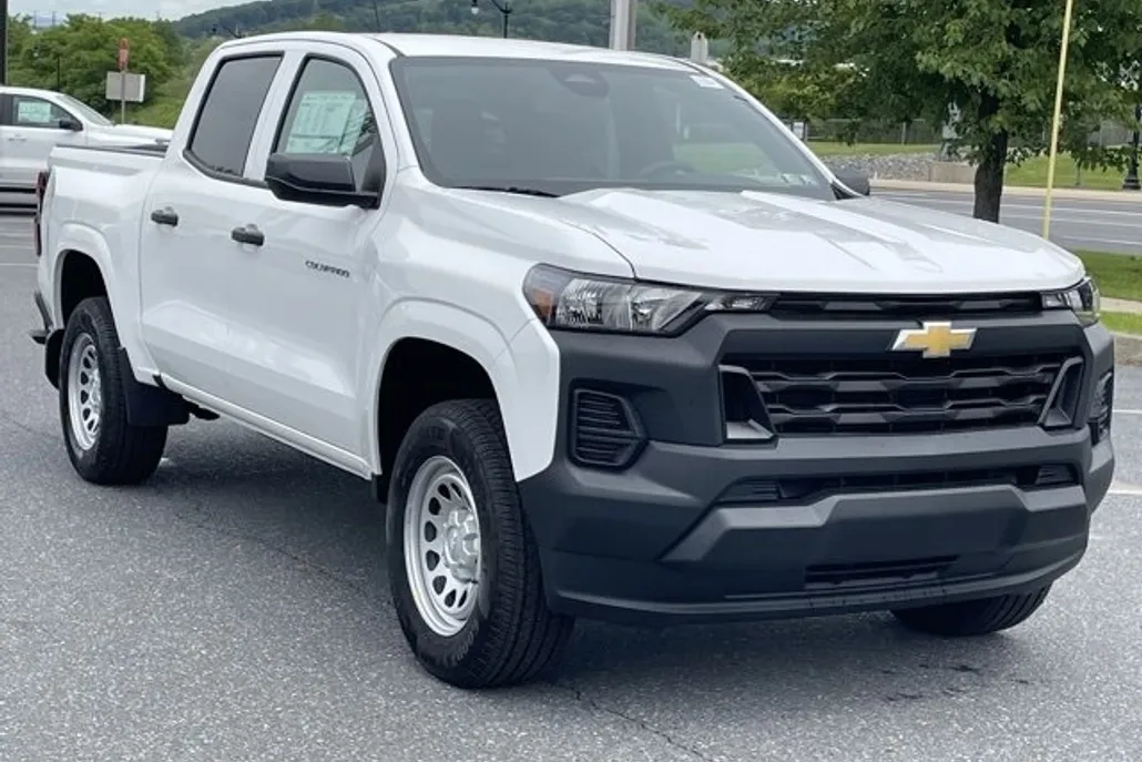 2025 Chevrolet Colorado LT photo 1
