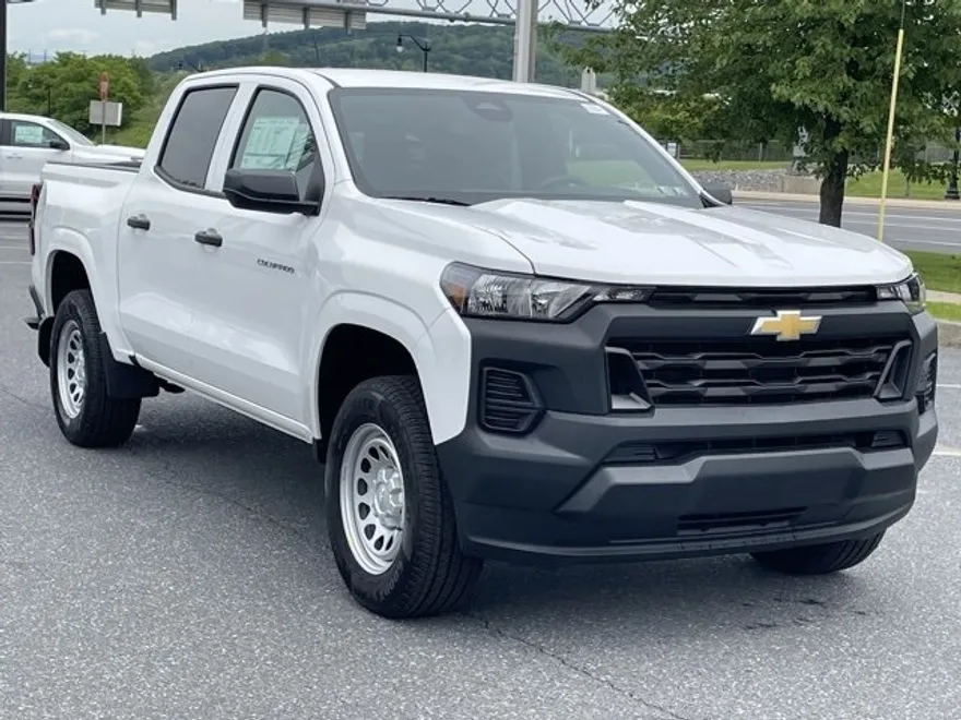 2025 Chevrolet Colorado LT photo 1