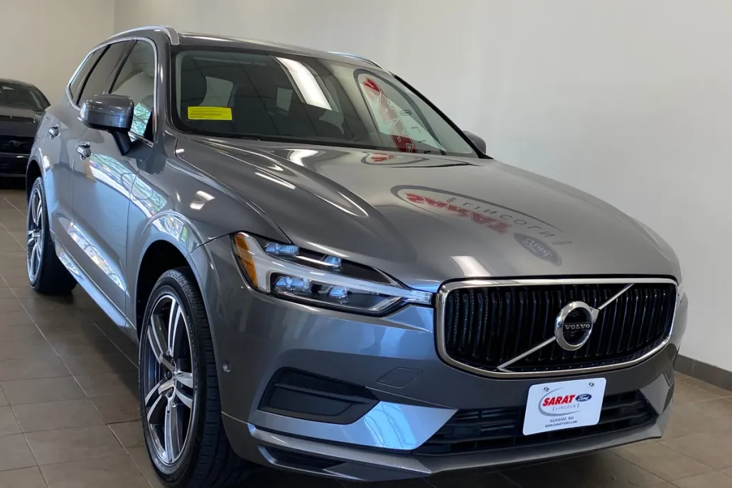 2019 Volvo XC60 Momentum photo 1