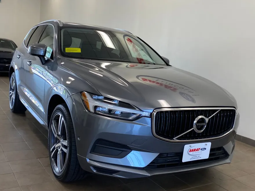 2019 Volvo XC60 Momentum photo 1