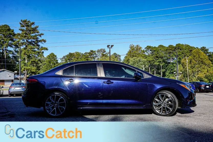 2022 Toyota Corolla LE photo 1