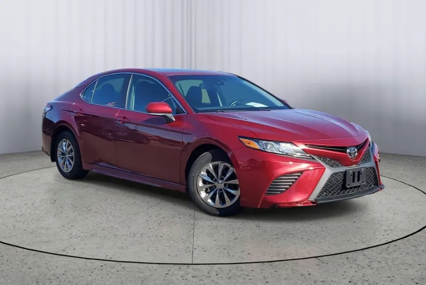 2018 Toyota Camry SE photo 1