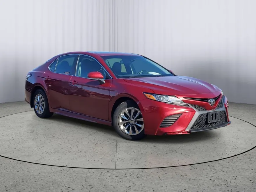 2018 Toyota Camry SE photo 1