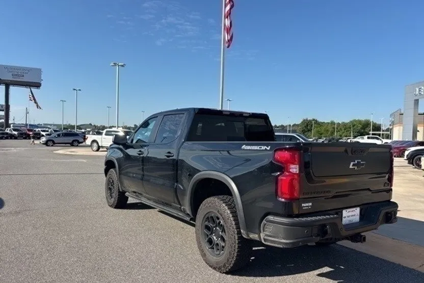 2024 Chevrolet Silverado 1500 ZR2 photo 1
