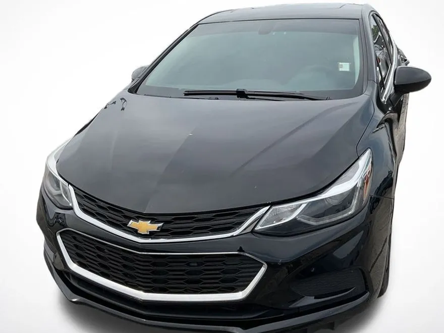 2018 Chevrolet Cruze LT photo 1