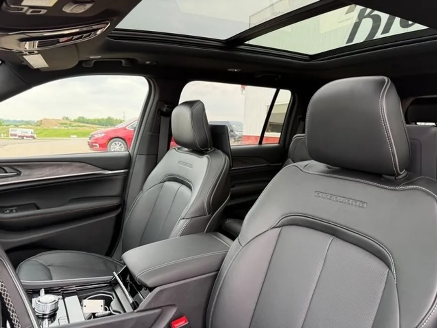 2025 Jeep Grand Cherokee Overland photo 32