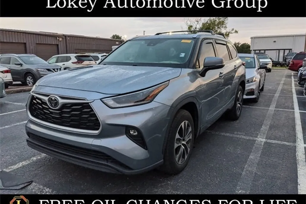 2021 Toyota Highlander XLE photo 1