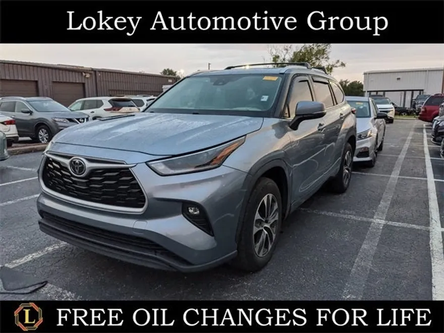 2021 Toyota Highlander XLE photo 1