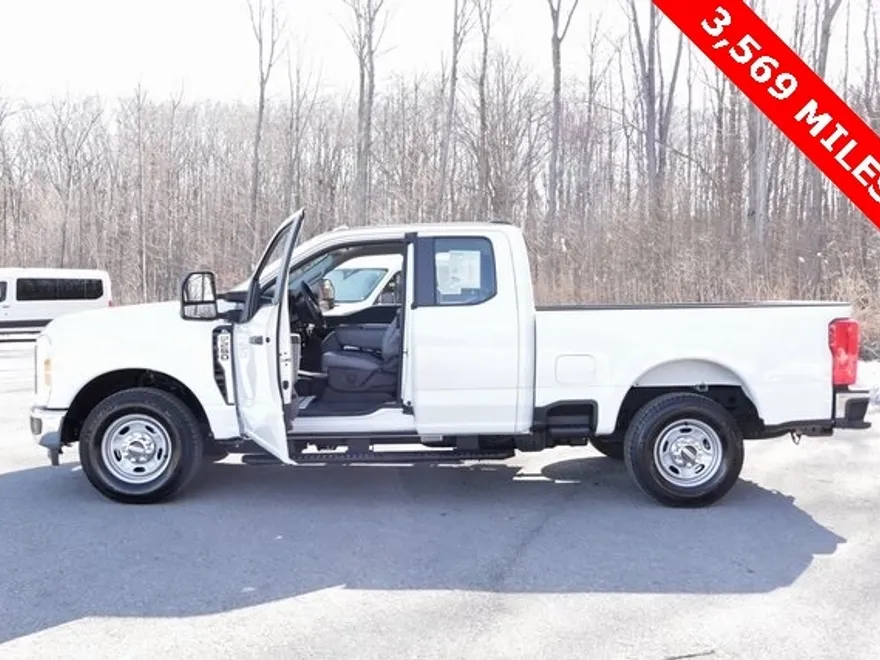 2023 Ford F-250 photo 1