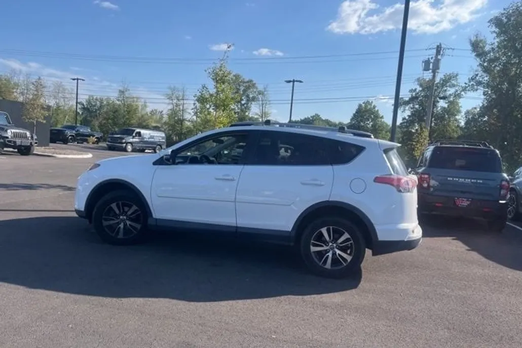 2018 Toyota RAV4 XLE photo 1