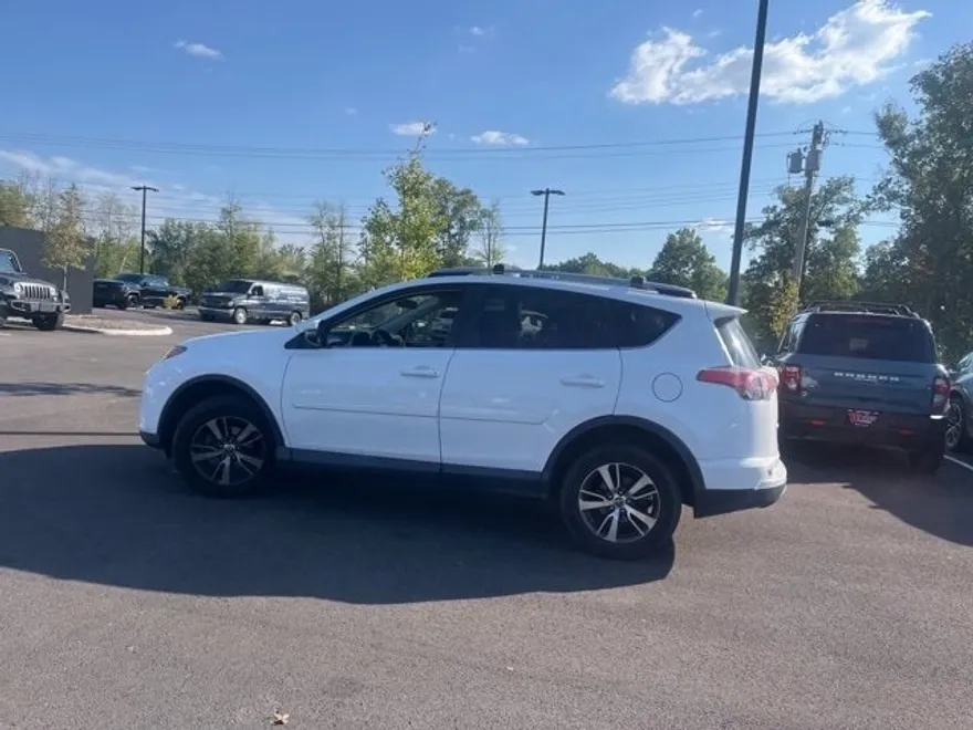 2018 Toyota RAV4 XLE photo 1