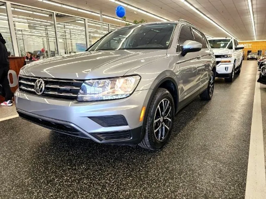 2021 Volkswagen Tiguan SE photo 1