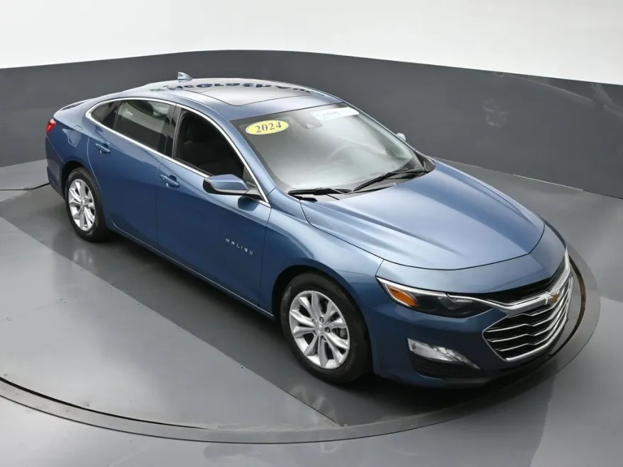 2024 Chevrolet Malibu 1LT photo 1