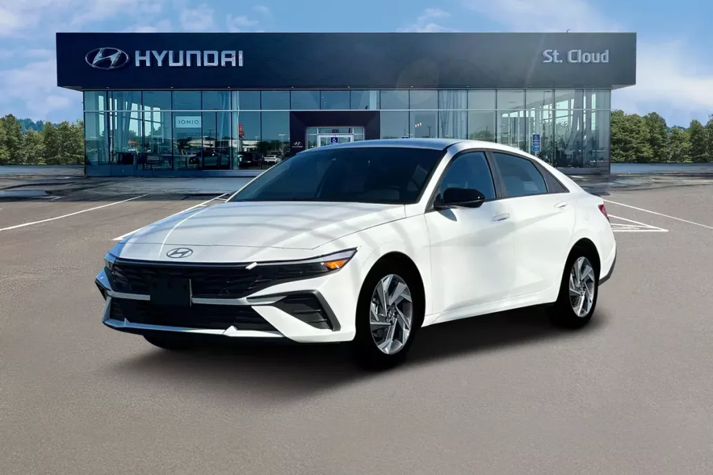 2025 Hyundai Elantra SEL Sport photo 1