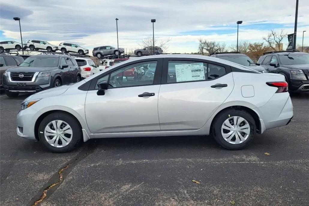 2025 Nissan Versa S photo 1