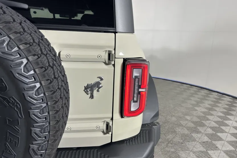 2025 Ford Bronco Badlands photo 1