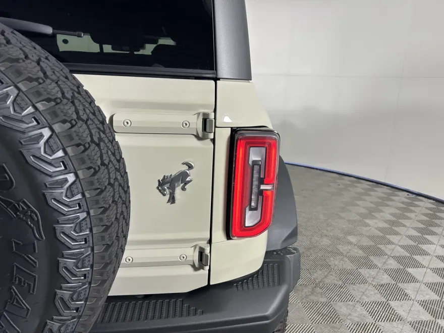 2025 Ford Bronco Badlands photo 1