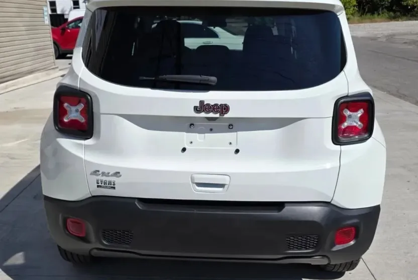 2023 Jeep Renegade Latitude Sport photo 1