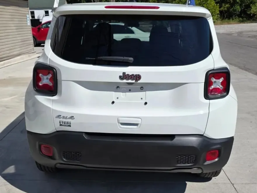 2023 Jeep Renegade Latitude Sport photo 1