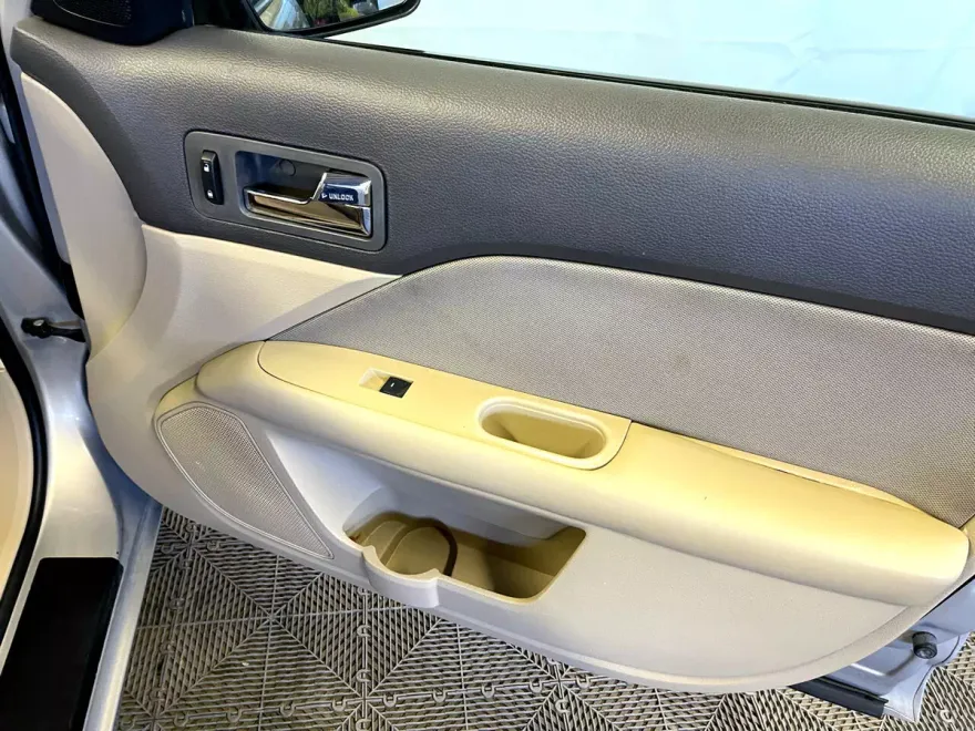 2010 Ford Fusion SE photo 13