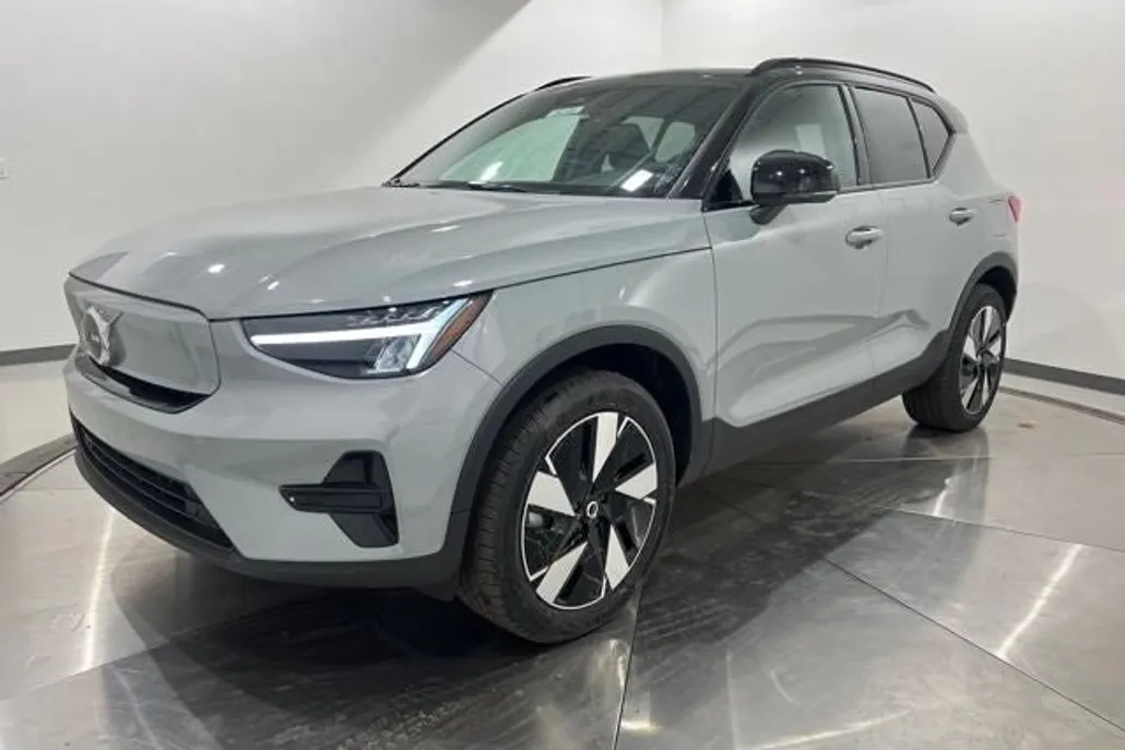 2024 Volvo XC40 Recharge Twin Core photo 1