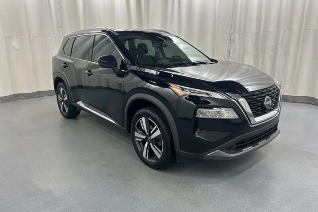 2023 Nissan Rogue SL photo 1