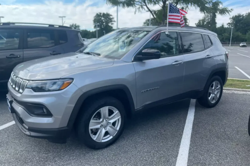 2022 Jeep Compass Latitude photo 1