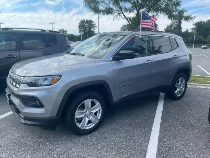 2022 Jeep Compass Latitude photo 1