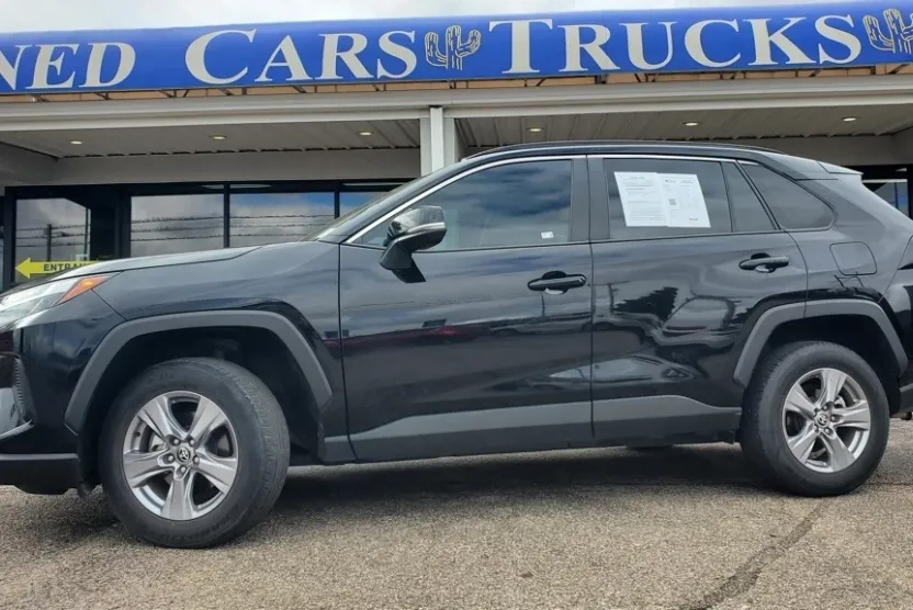 2024 Toyota RAV4 XLE photo 1