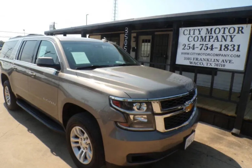 2018 Chevrolet Suburban LT photo 1