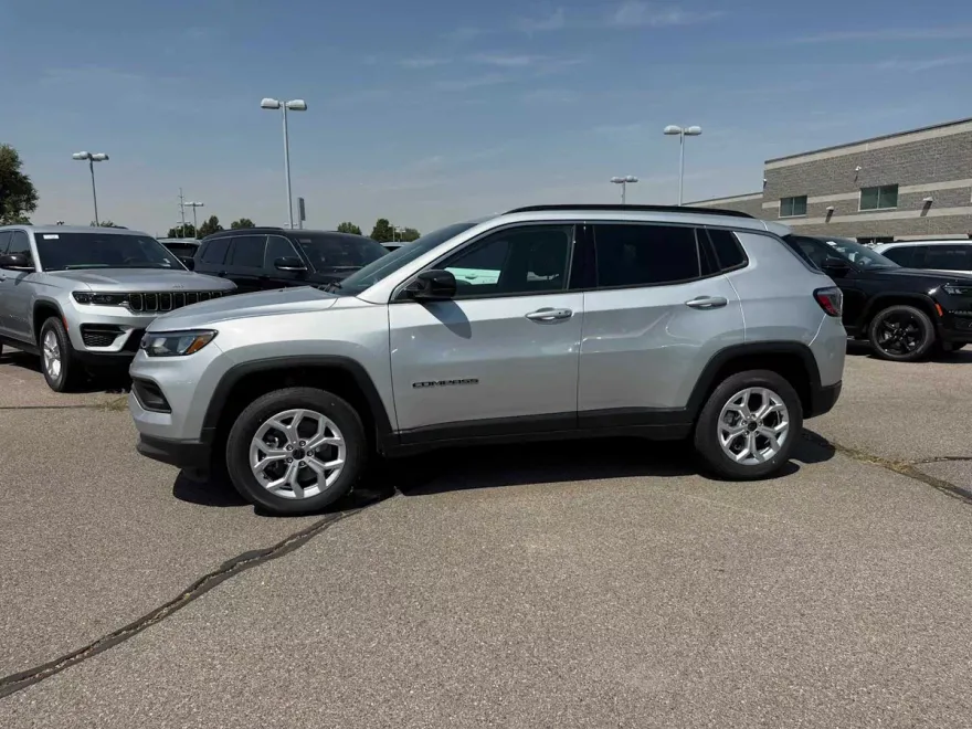 2025 Jeep Compass Latitude photo 1