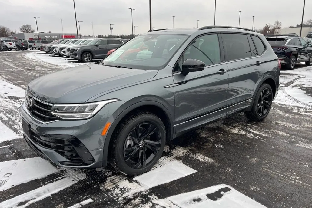2024 Volkswagen Tiguan SE R-Line Black photo 1