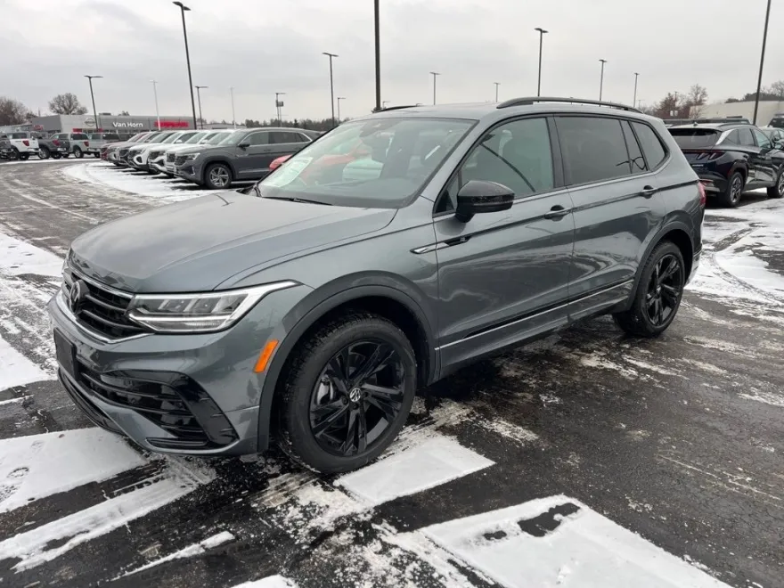 2024 Volkswagen Tiguan SE R-Line Black photo 1